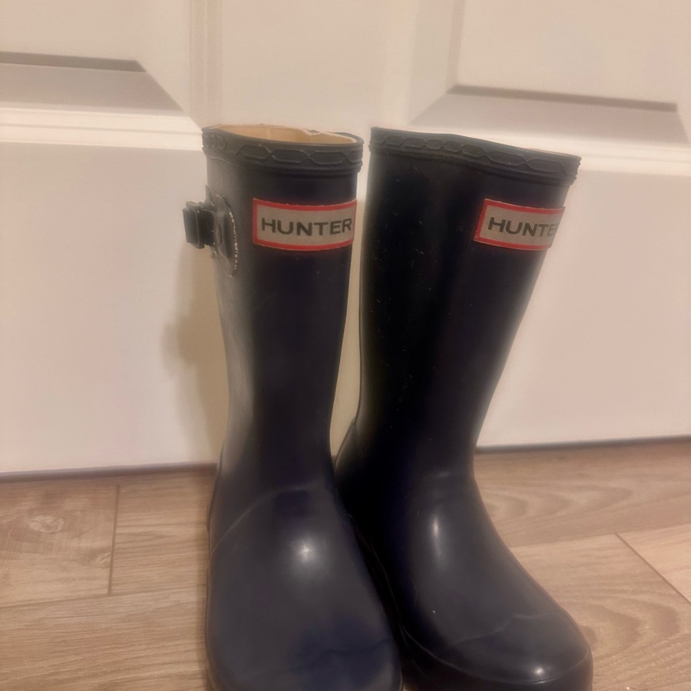 Kids Hunter original Navy Rain Boots. Unisex. 12B/13G